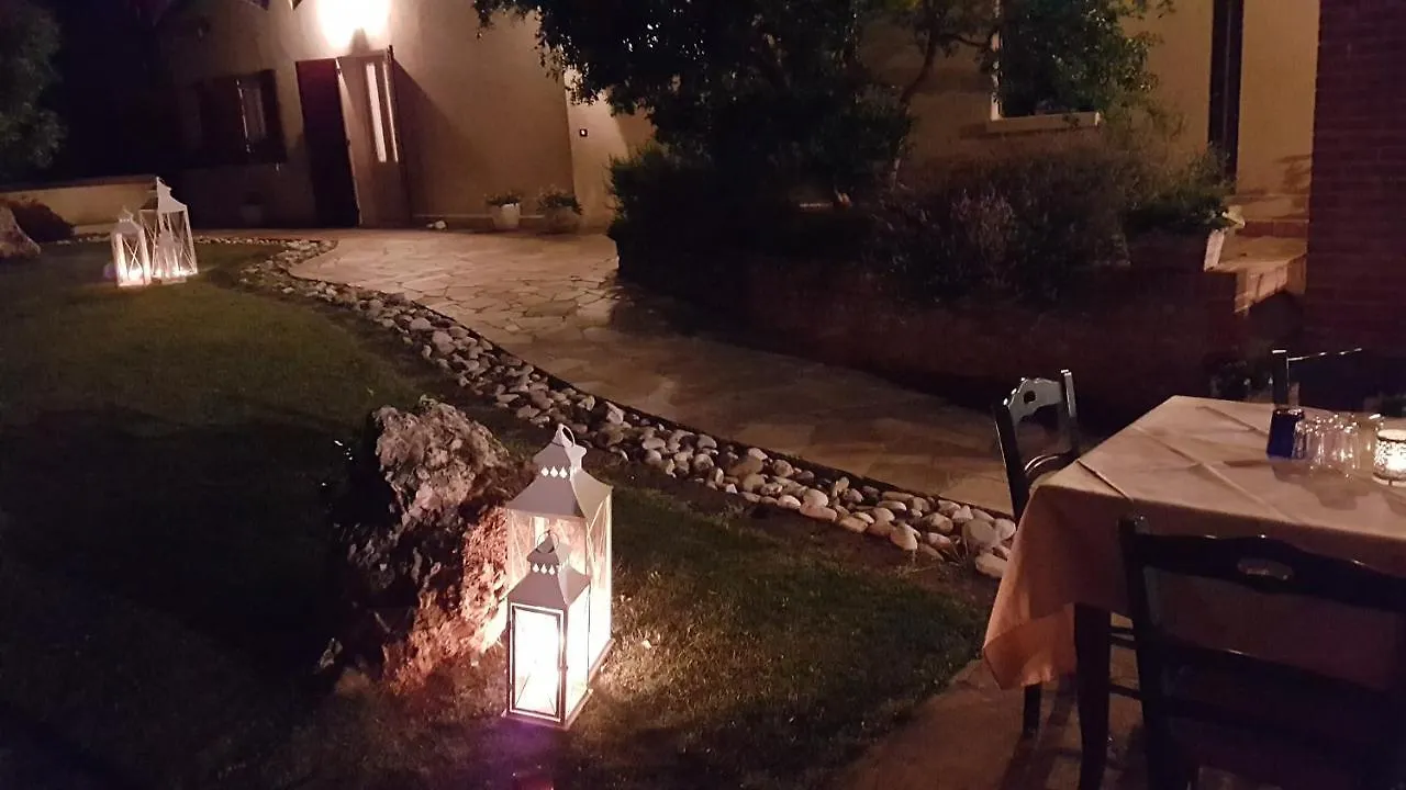 منزل ريفي منزل الضيف مونتيبلونا  في Agriturismo Nonna Maria إيطاليا